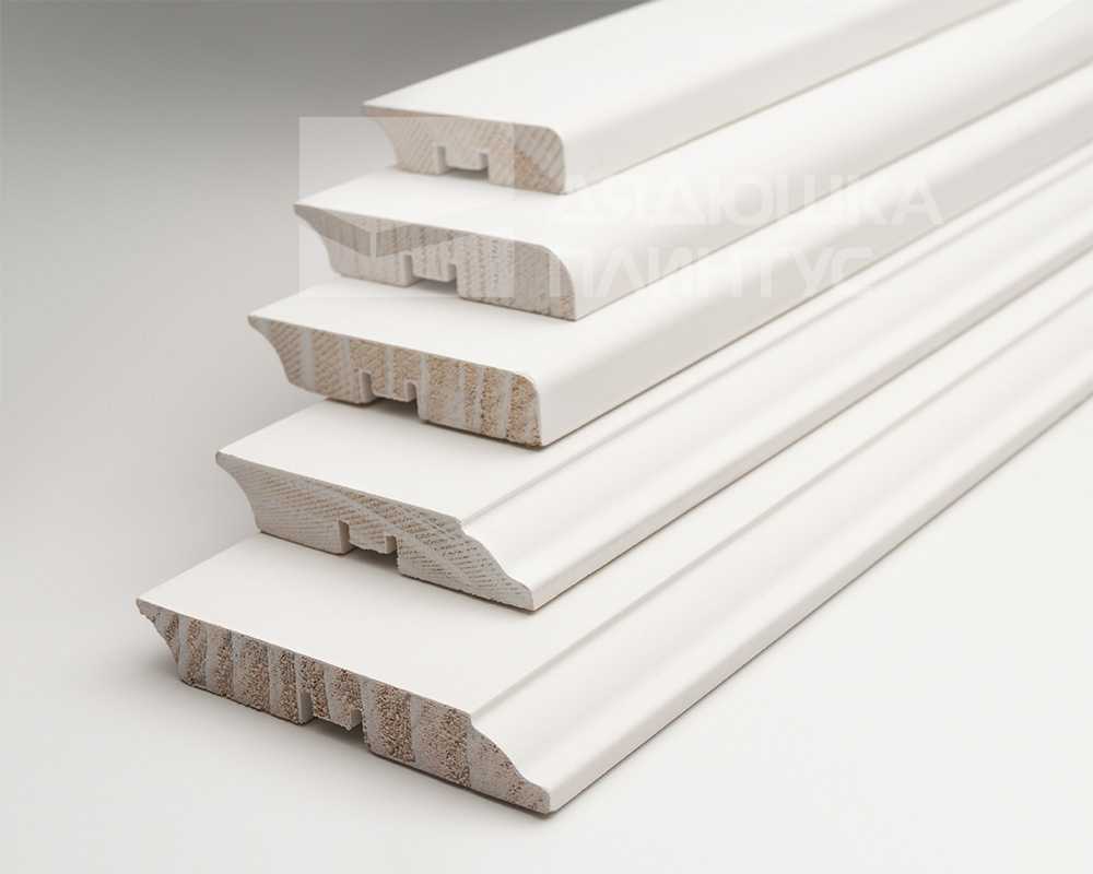 Плинтус кедр Стоунвуд. 80A 80мм 2,35м Белый