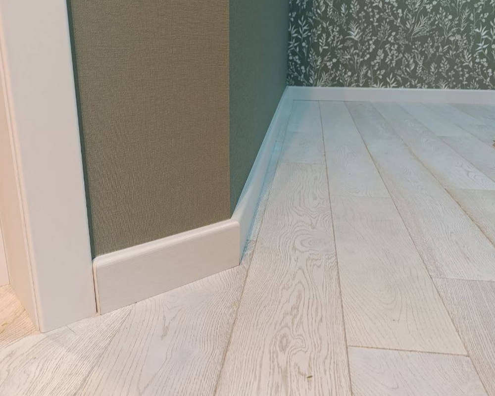 Плинтус МДФ Лука Пл 100-1МДФ.2700.Point line 24040 Дуб кантри белый