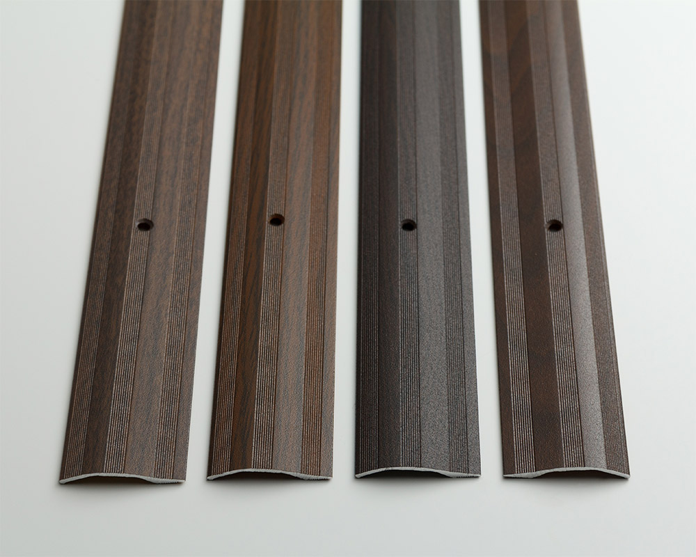 Порог разноуровневый ПР 02.900.052 0,9 м Ель дымчатая