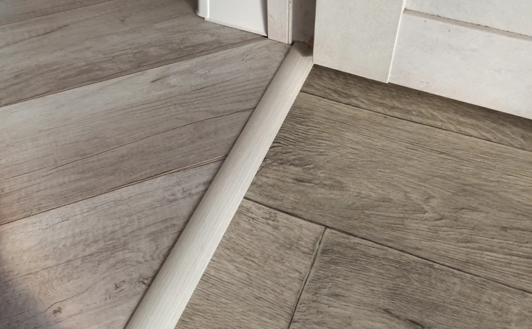 Порог разноуровневый ПР 06.900.082 Дуб светлый