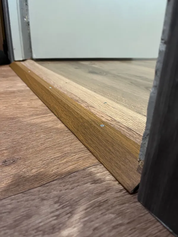 Порог разноуровневый ПР 02.900.058 0,9 м Бетон сильвер