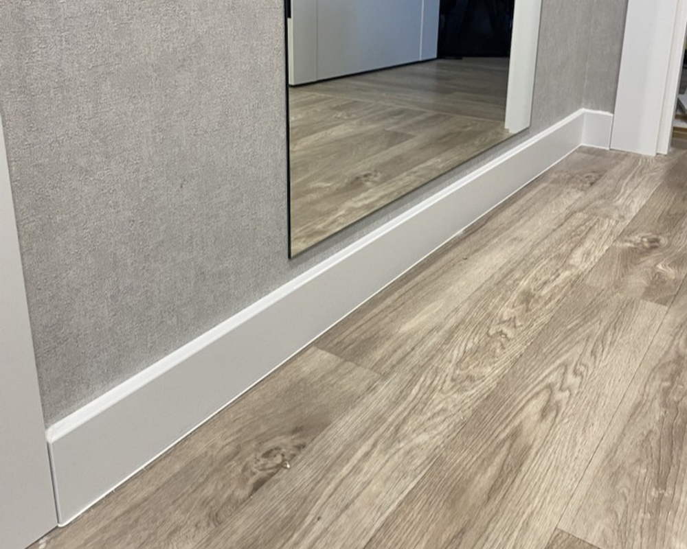 Плинтус ХДФ Dollken Cubu Flex Life XL 80 мм х 2,5 м 5012 Белый