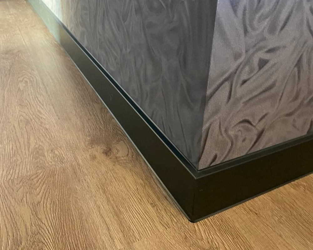 Плинтус ХДФ Dollken Cubu Flex Life 80мм х 2,5 м 0110 Черный