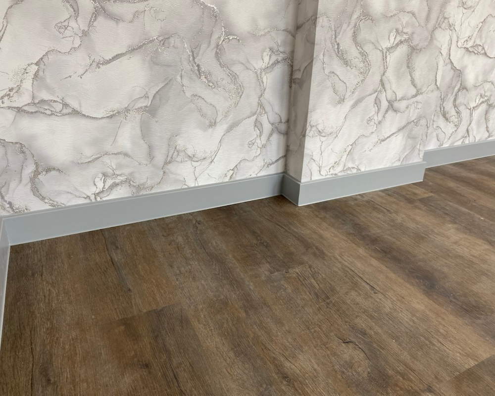 Плинтус ХДФ Dollken Cubu Flex Life 80мм х 2,5 м 1012 Светло-серый