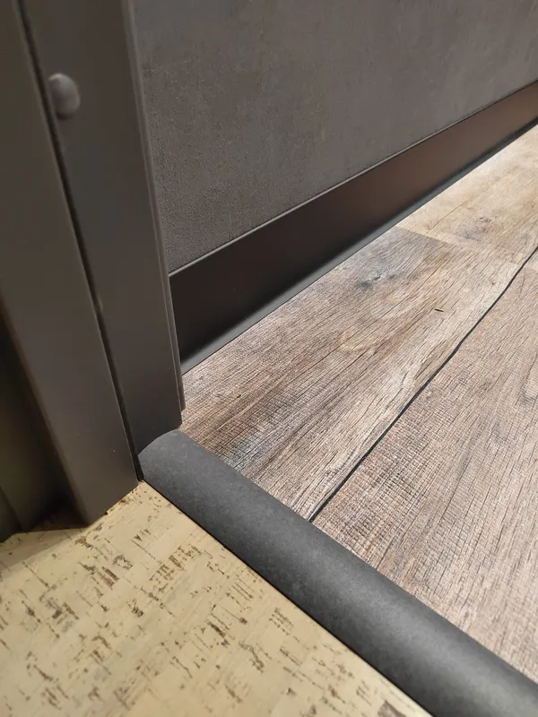 Порог разноуровневый ПР 06.1800.057 Бетон айс