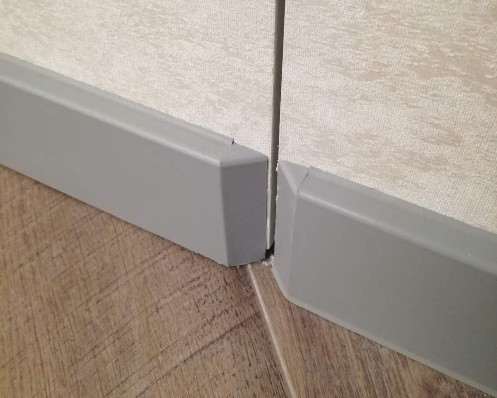 Плинтус ХДФ Dollken Cubu Flex Life 80мм х 2,5 м 1012 Светло-серый