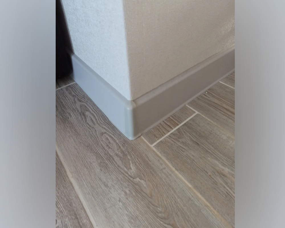 Плинтус ПВХ   MAGIC STIСK 77мм 2,2 м MS114 Ильм