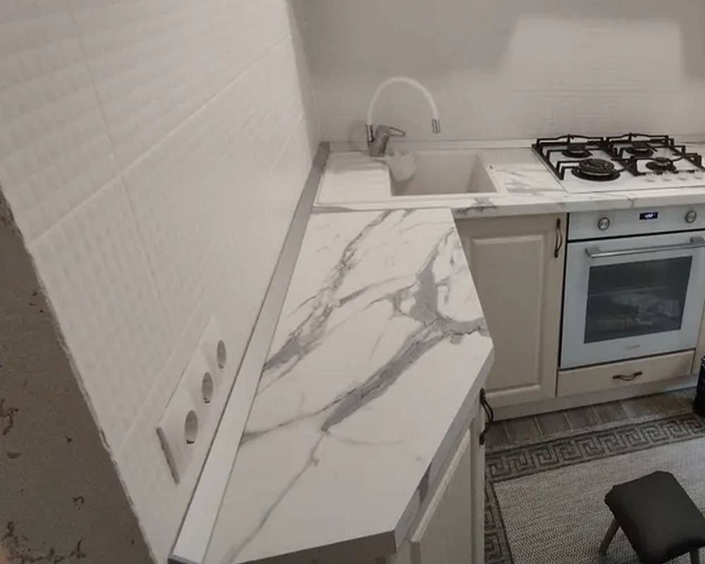 Плинтус для столешницы Алюминий 28*28мм 3,05м Серебро вогнутый