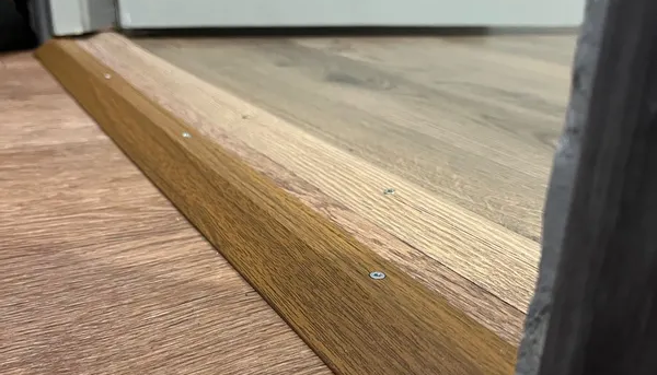 Порог разноуровневый ПР 03.900.01л Серебро