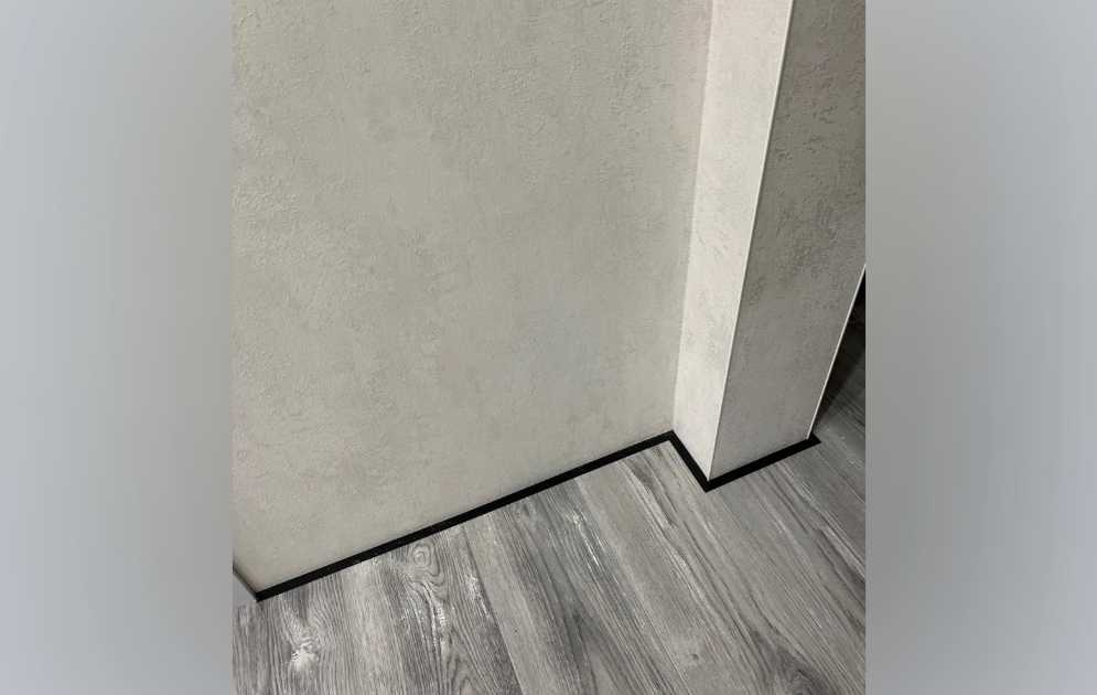 Микроплинтус MSAPL 01.2700.15 Анод черный