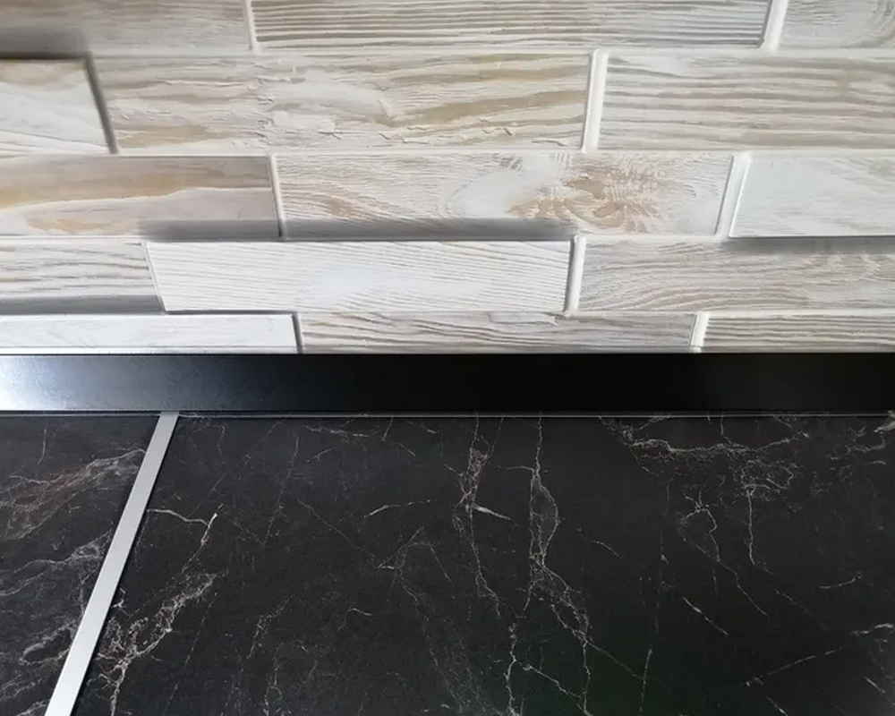 Плинтус для столешниц гладкий Алюминий 25*25мм 3,05м. Черный