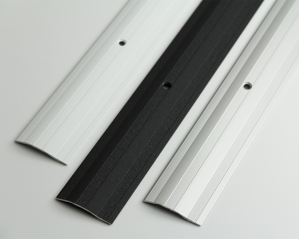 Порог разноуровневый ПР 02.900.052 0,9 м Ель дымчатая