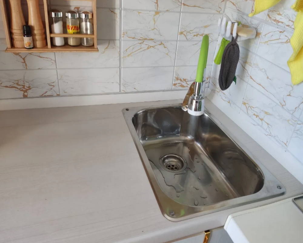 Плинтус для столешниц гладкий Алюминий 25*25мм 3,05м. Белый