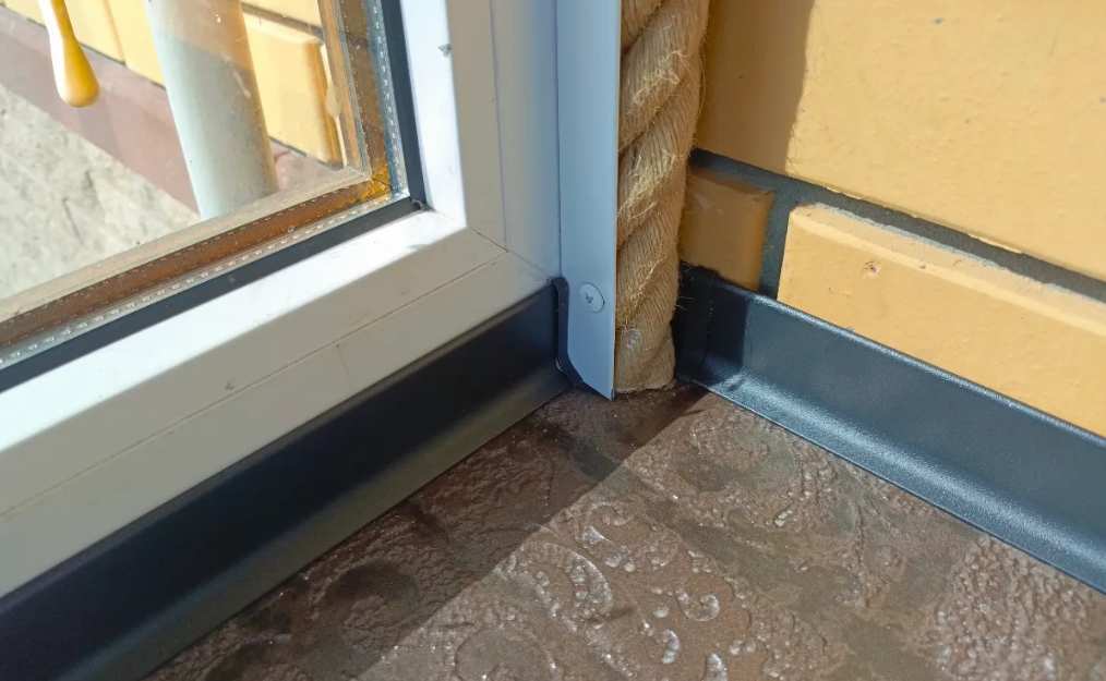 Алюминиевый плинтус AKBD60-SBL 2,5м Муар черный