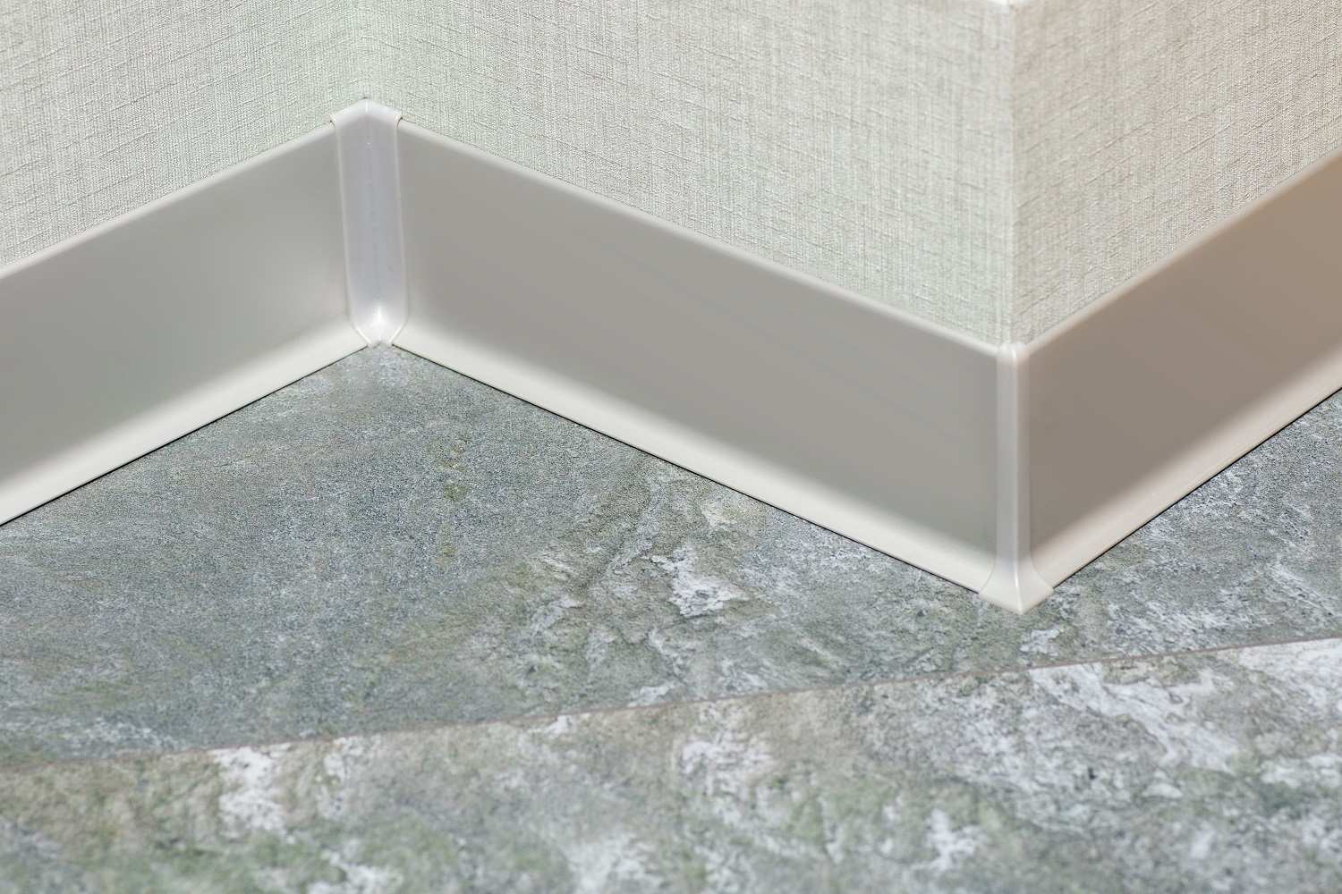 Плинтус алюминиевый Пл 80.2500.01лк Серебро