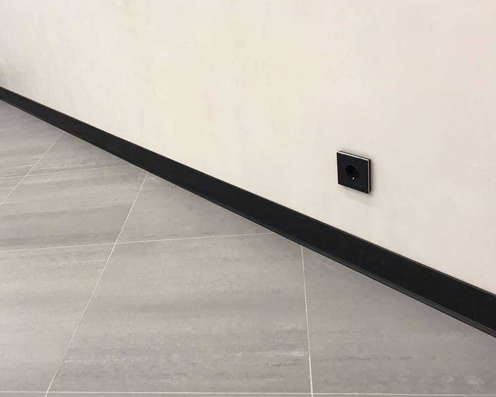 Плинтус ХДФ Dollken S60 60 мм х 2,575м 1001 Чёрный