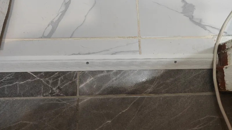 Порог разноуровневый ПР 02.1800.058 0,9 м Бетон сильвер