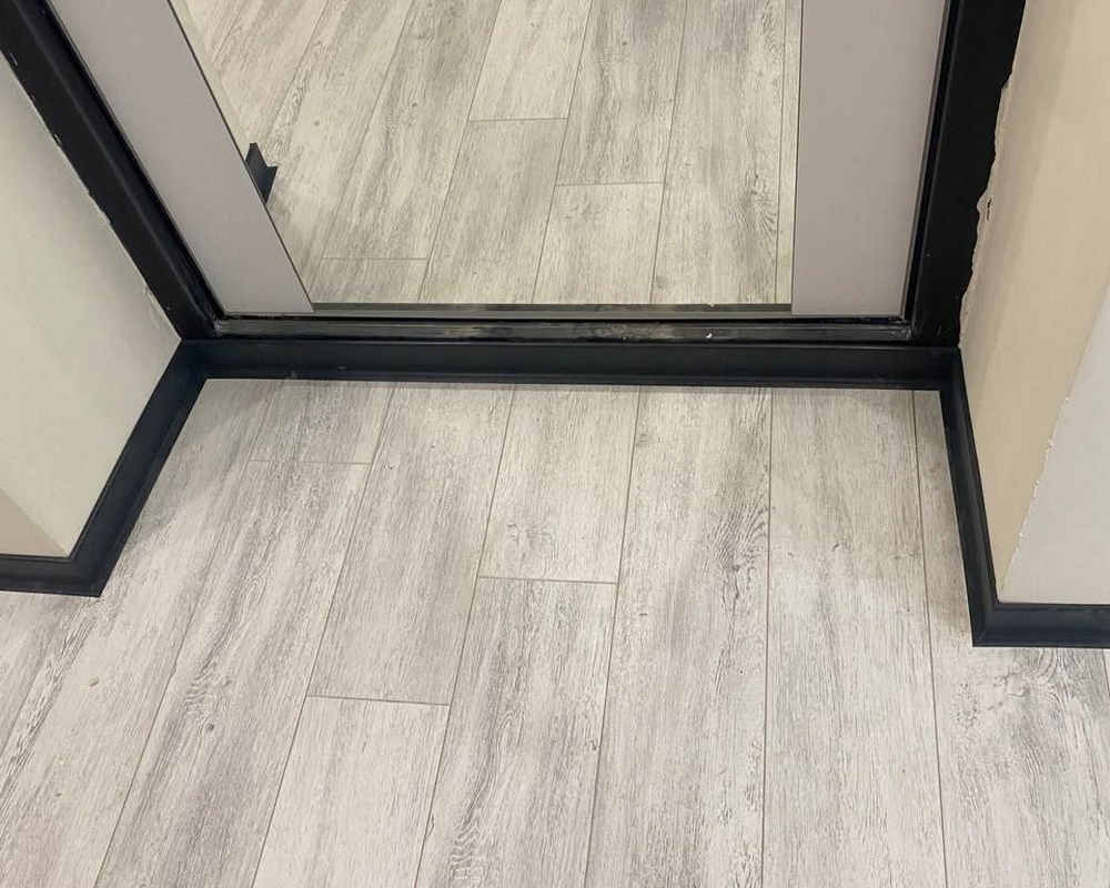 Плинтус ХДФ Dollken S60 60 мм х 2,575м 1001 Чёрный